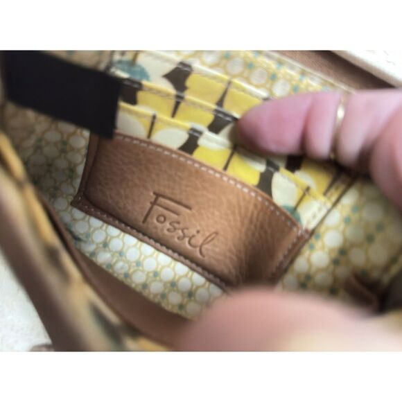 Fossil Coated Canvas Leather Flowered Sunflower Zip Wristlet Pouch Wallet‎ - Picture 3 of 3